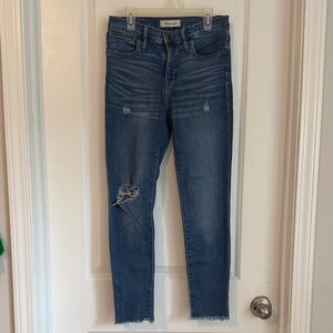 Madewell Women's Distressed Blue Roadtripper Jeans